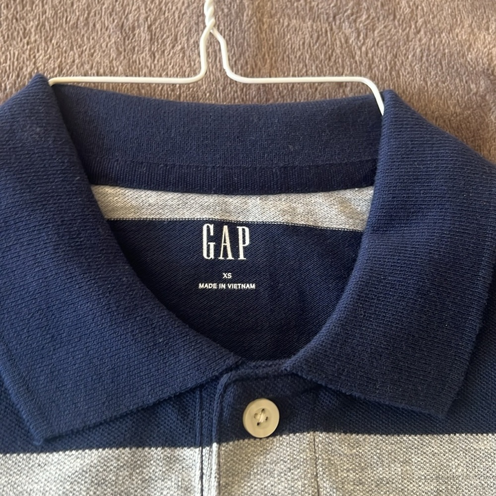 Gap - Picture 2 of 3